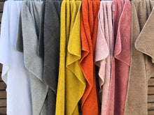 Lade das Bild in den Galerie-Viewer, Frottierhandtuch hellbraun