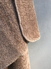 Lade das Bild in den Galerie-Viewer, Frottierhandtuch hellbraun