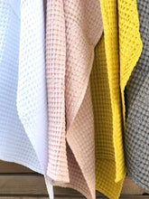 Lade das Bild in den Galerie-Viewer, Handtuch Waffelpikee weiss